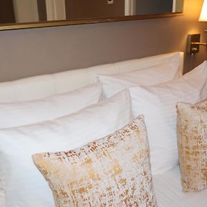 Camera accessibile ai disabili con letto king size